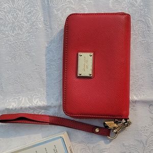 Michael Kors Essential Zip Wallet